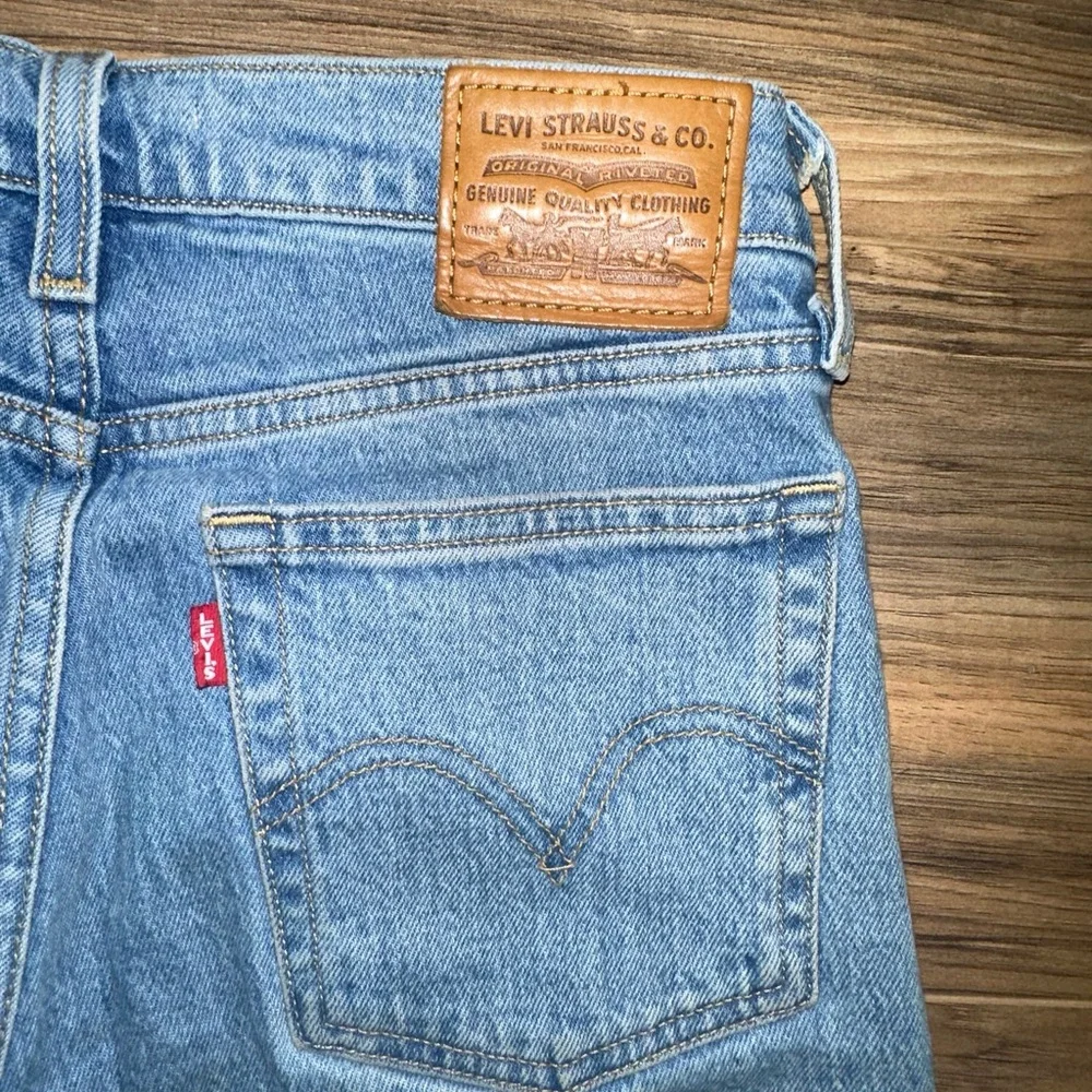 Levi’s Wedgie Straight Light Denim Jeans - Picture 7 of 12